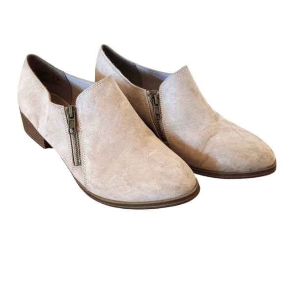 American Eagle Outfitters Shoes - American Eagle Flat Zipper Pink Suede Bootie